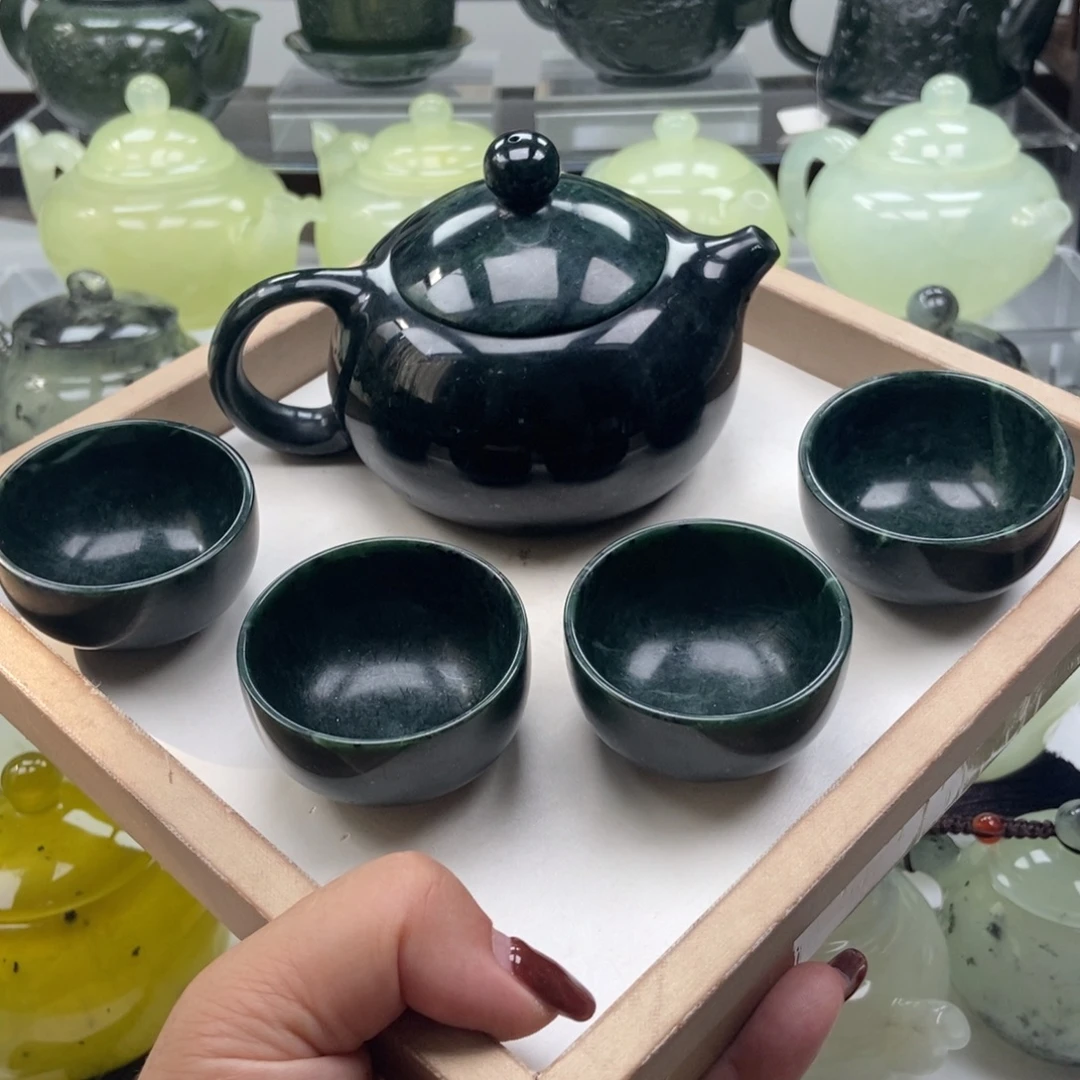 蛇纹石玉未镶嵌壶