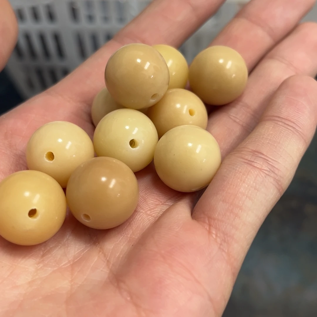 【闪购商品】白玉菩提吊坠z17/10+5颗微瑕奶咖