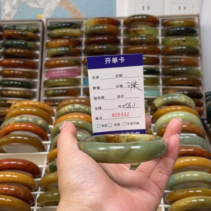 随***。蛇纹石玉未镶嵌手镯
