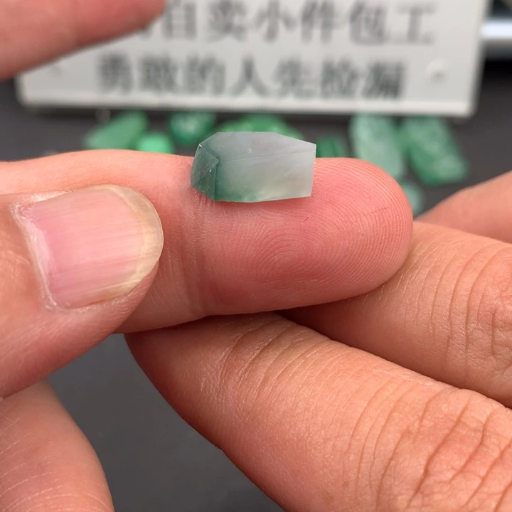 定制翡翠未镶嵌材料定制