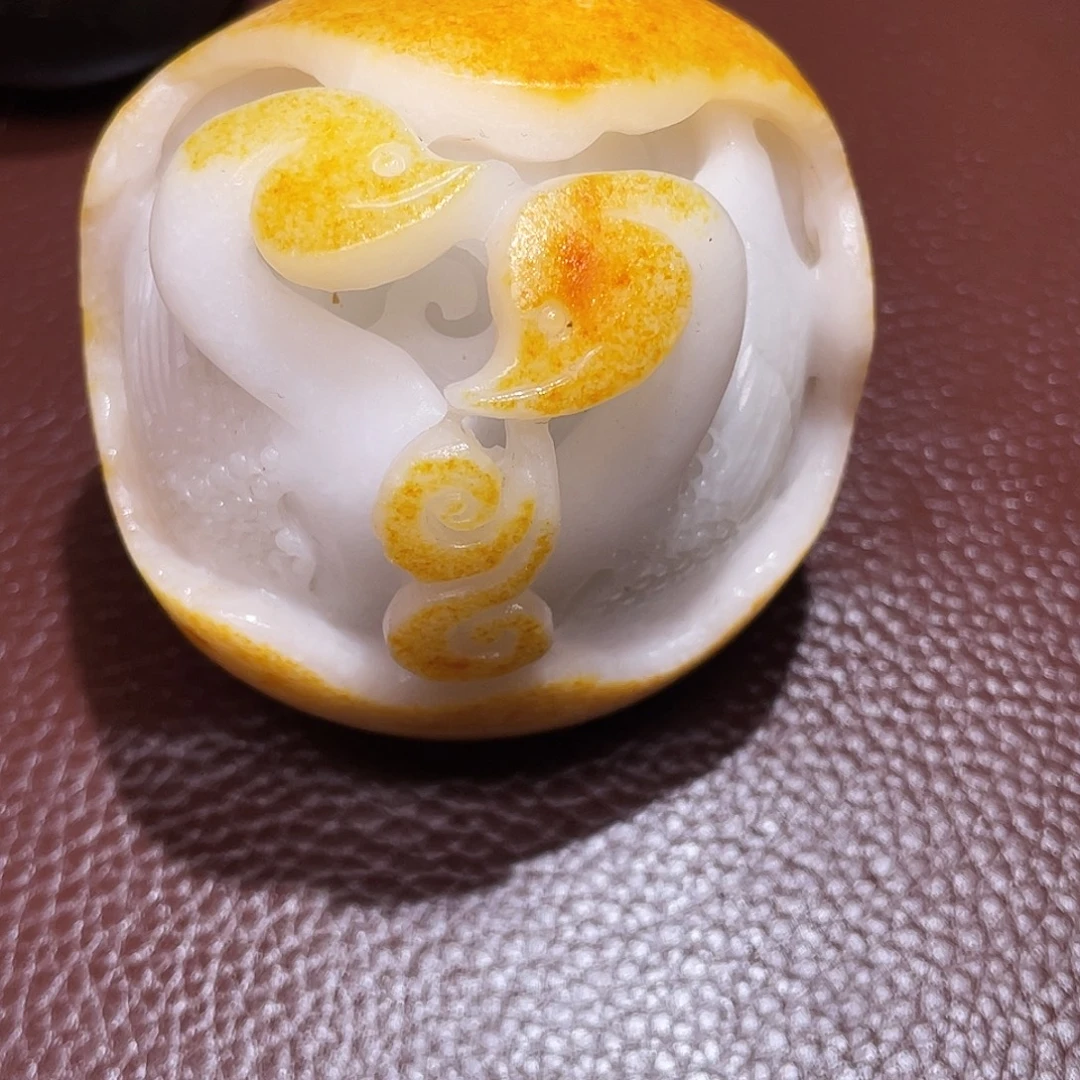 小***女和田玉未镶嵌颈饰