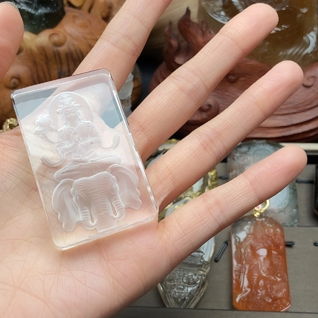 我***球颈饰水晶未镶嵌吊坠