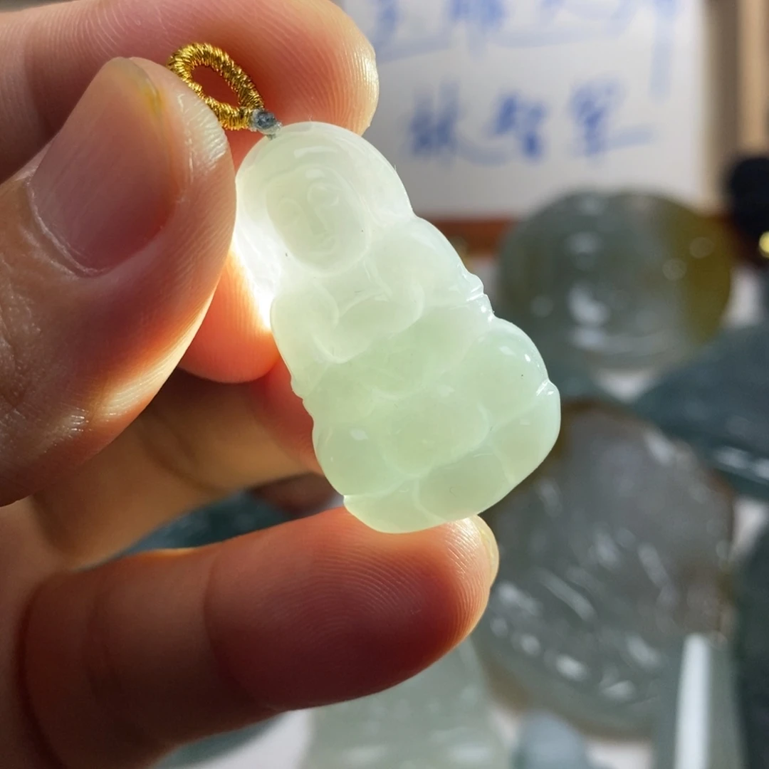 翡翠未镶嵌颈饰好