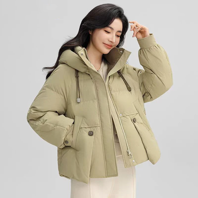 门店17&59！个性口袋设计！~90鸭绒连帽防风短款羽绒服女 M12950