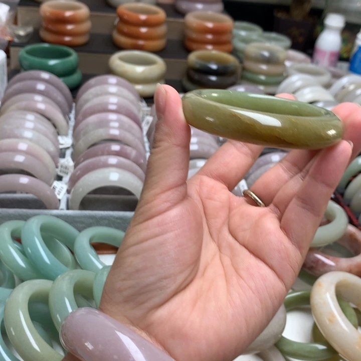 石英质玉未镶嵌手镯