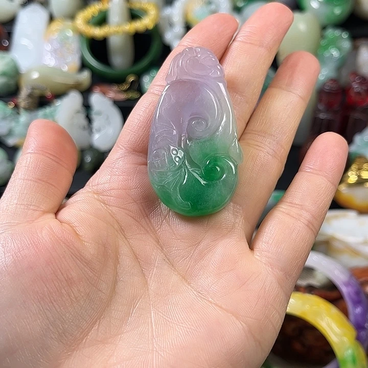 翡翠未镶嵌颈饰翡翠未镶嵌颈饰