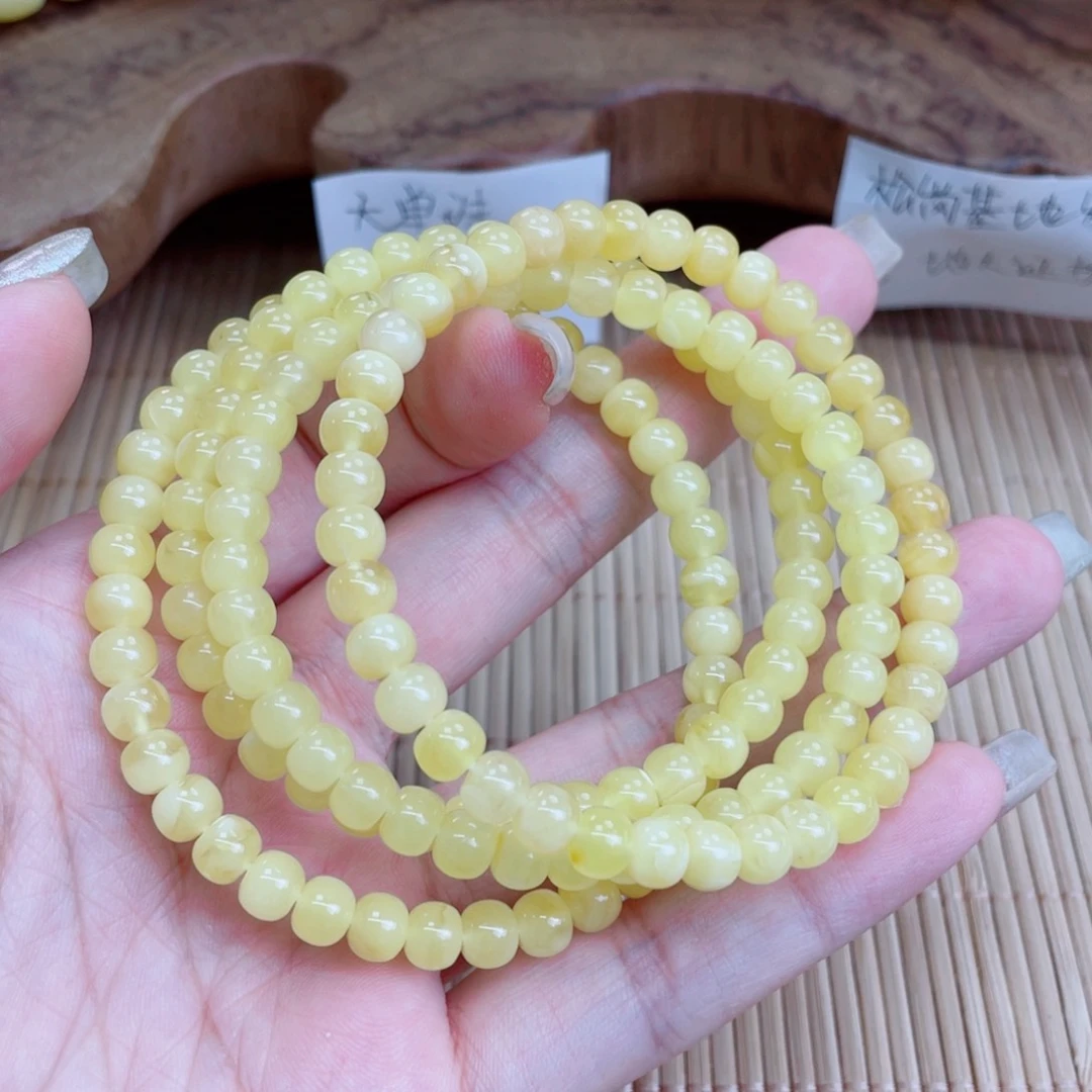 未镶嵌蜜蜡裸石多样性发其中一个