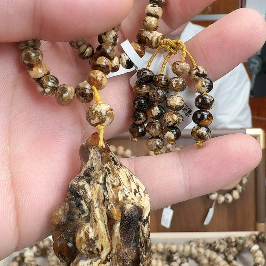 海***农琥珀未镶嵌颈饰吊坠 108