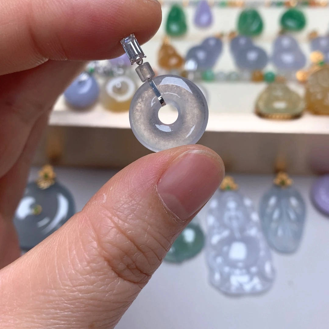 翡翠18K金镶嵌颈饰翡翠子母扣