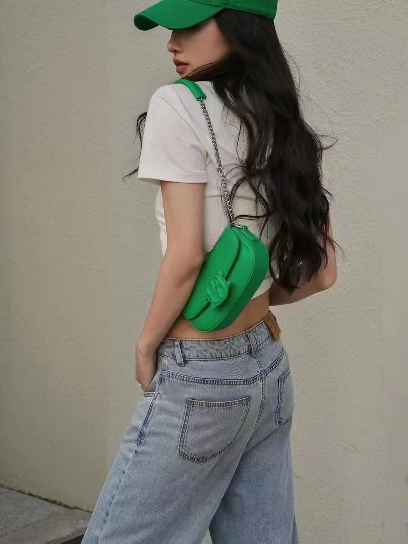 499【1266】经典简洁斜跨包