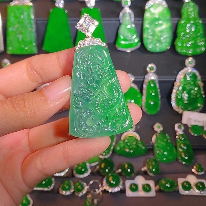 翡翠银S925镶嵌颈饰是