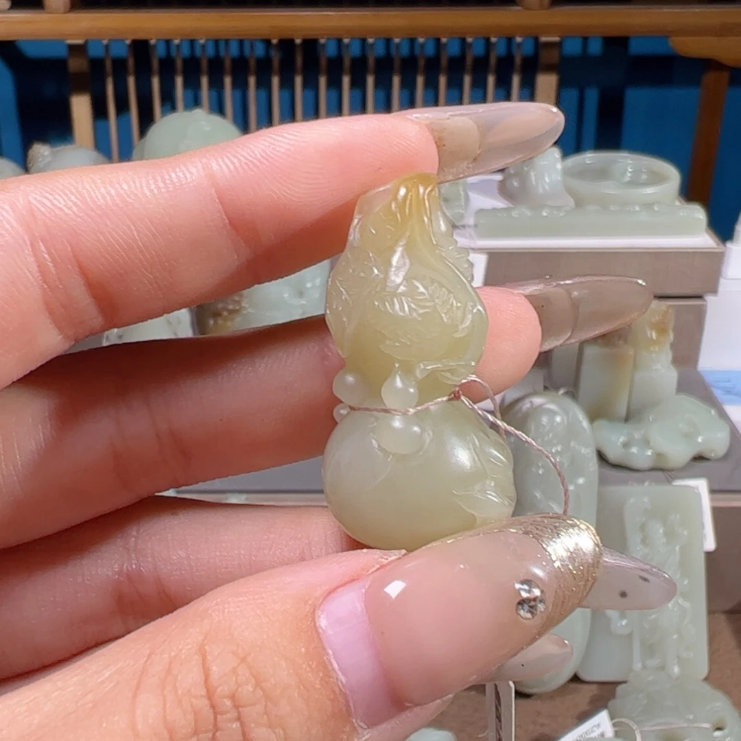 颈饰未镶嵌和田玉（糖玉）