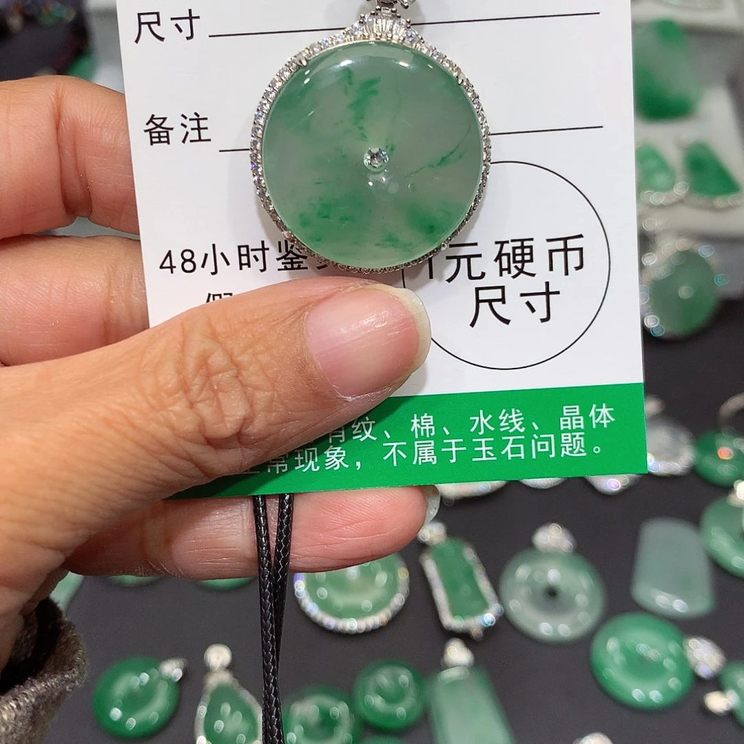 颈饰银S925镶嵌石英质玉（非洲翠）金****光