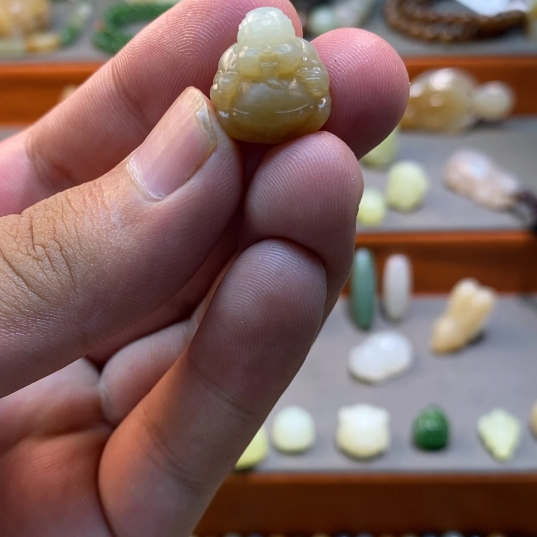 和田玉未镶嵌颈饰格***仔