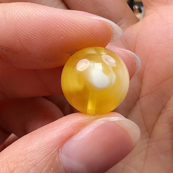 蜜蜡未镶嵌珠宝奇石