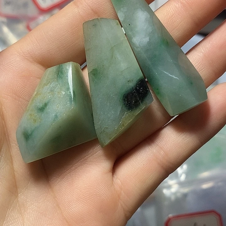 翡翠未镶嵌颈饰定制毛货