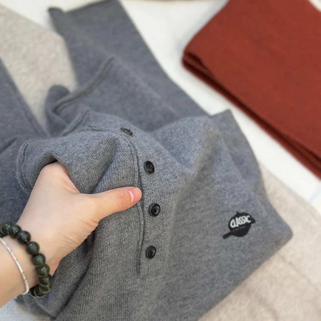 【逃之夭夭灰】立领半开扣长袖针织衫女冬季刺绣洋气百搭打底上衣