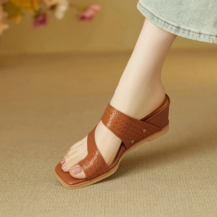 一字拖凉拖鞋2025年夏季简约坡跟坡跟纯色外穿凉鞋时尚露趾