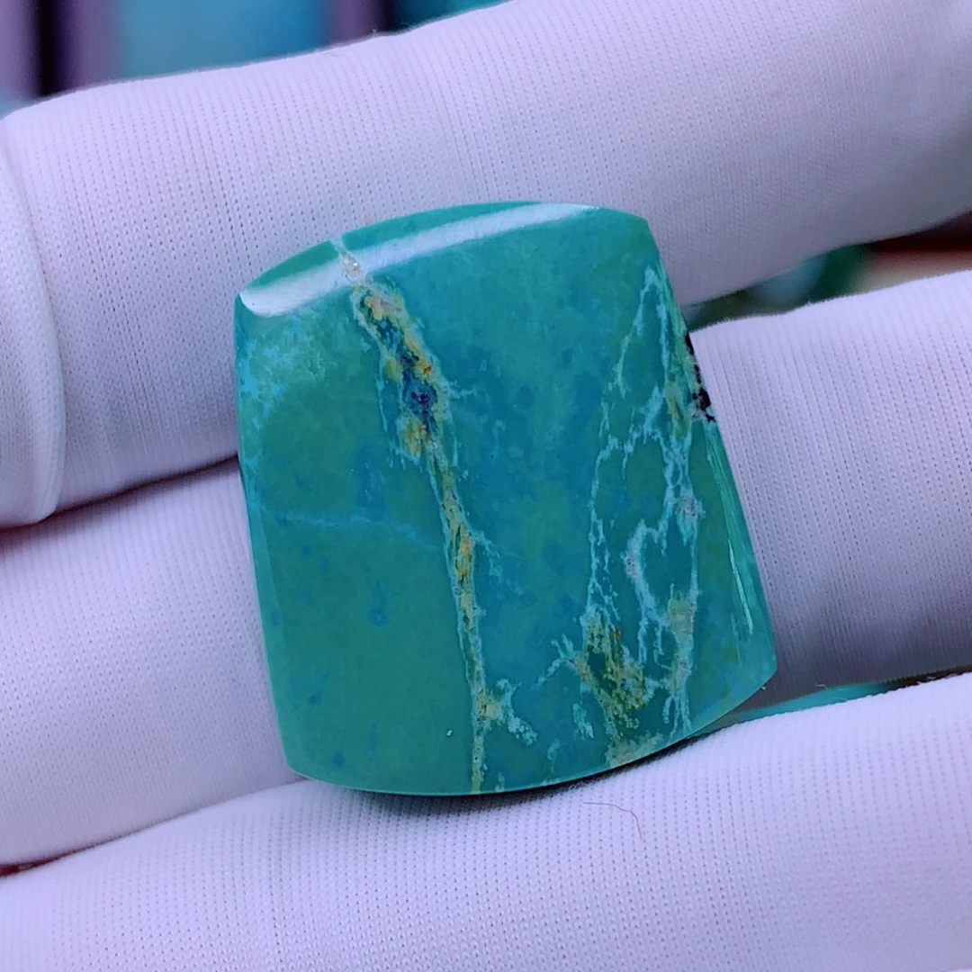 未镶嵌绿松石颈饰