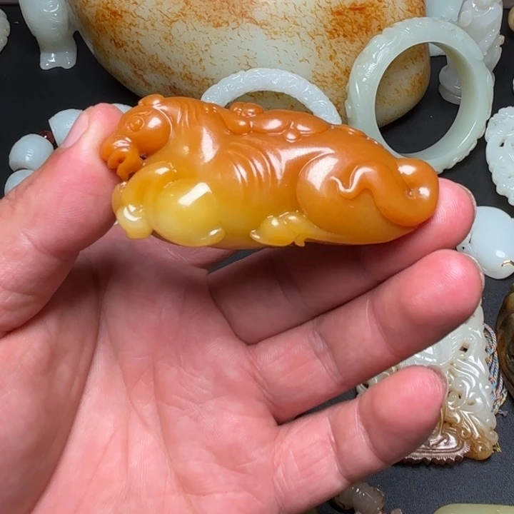 自***客和田玉未镶嵌挂件