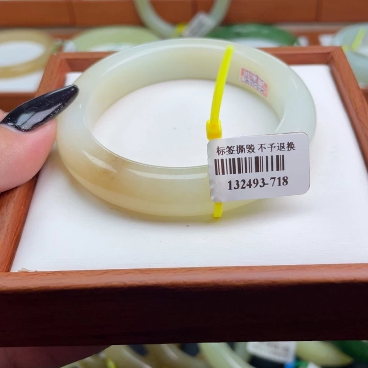 【闪购商品】未镶嵌手镯和田玉54.7
