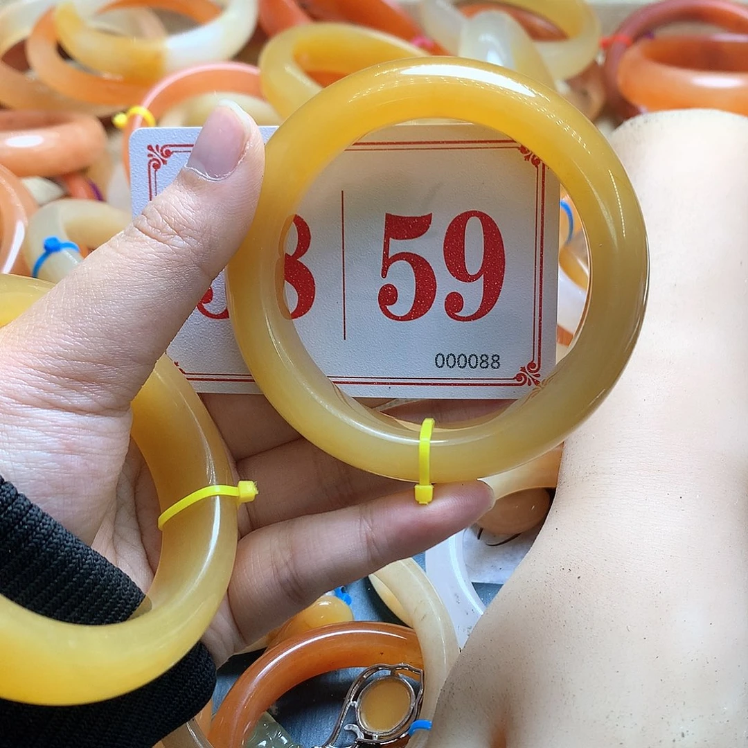 未镶嵌石英质玉（黄龙玉）手镯慕*漓