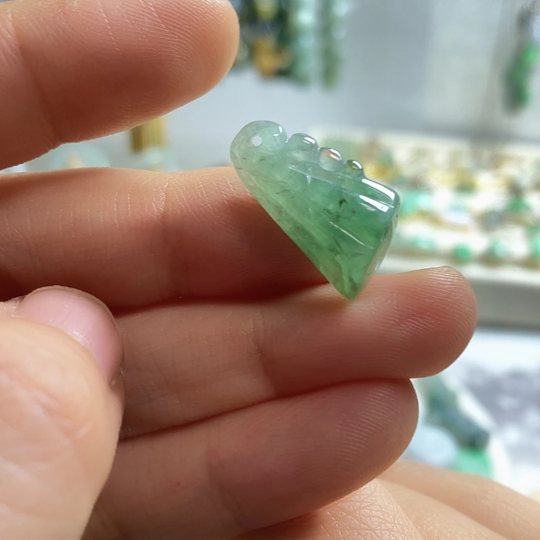 翡翠未镶嵌颈饰58