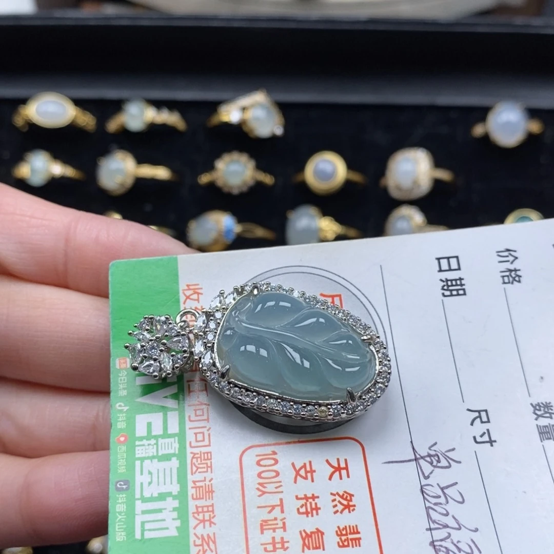 翡翠颈饰未镶嵌翡翠