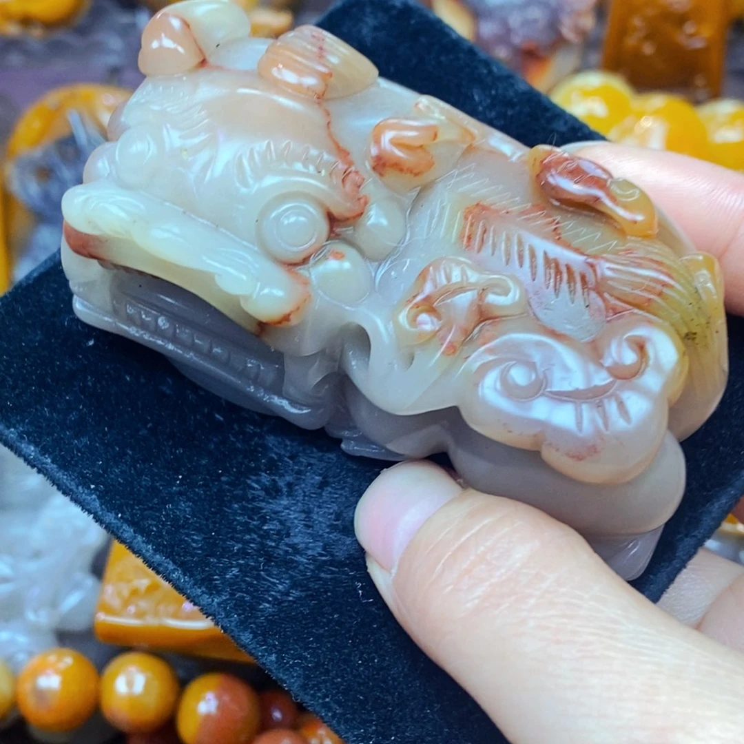 颈饰未镶嵌石英岩玉