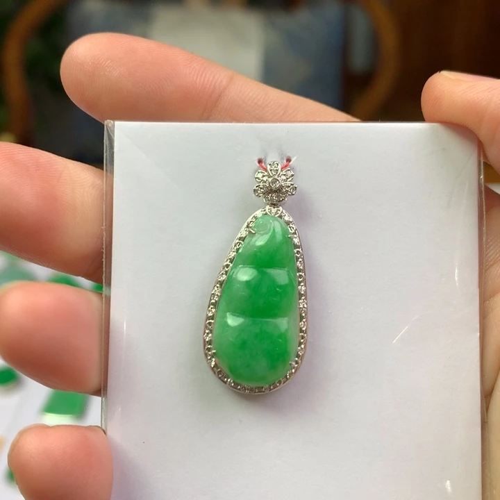 翡翠18K金镶嵌颈饰翡翠翡翠