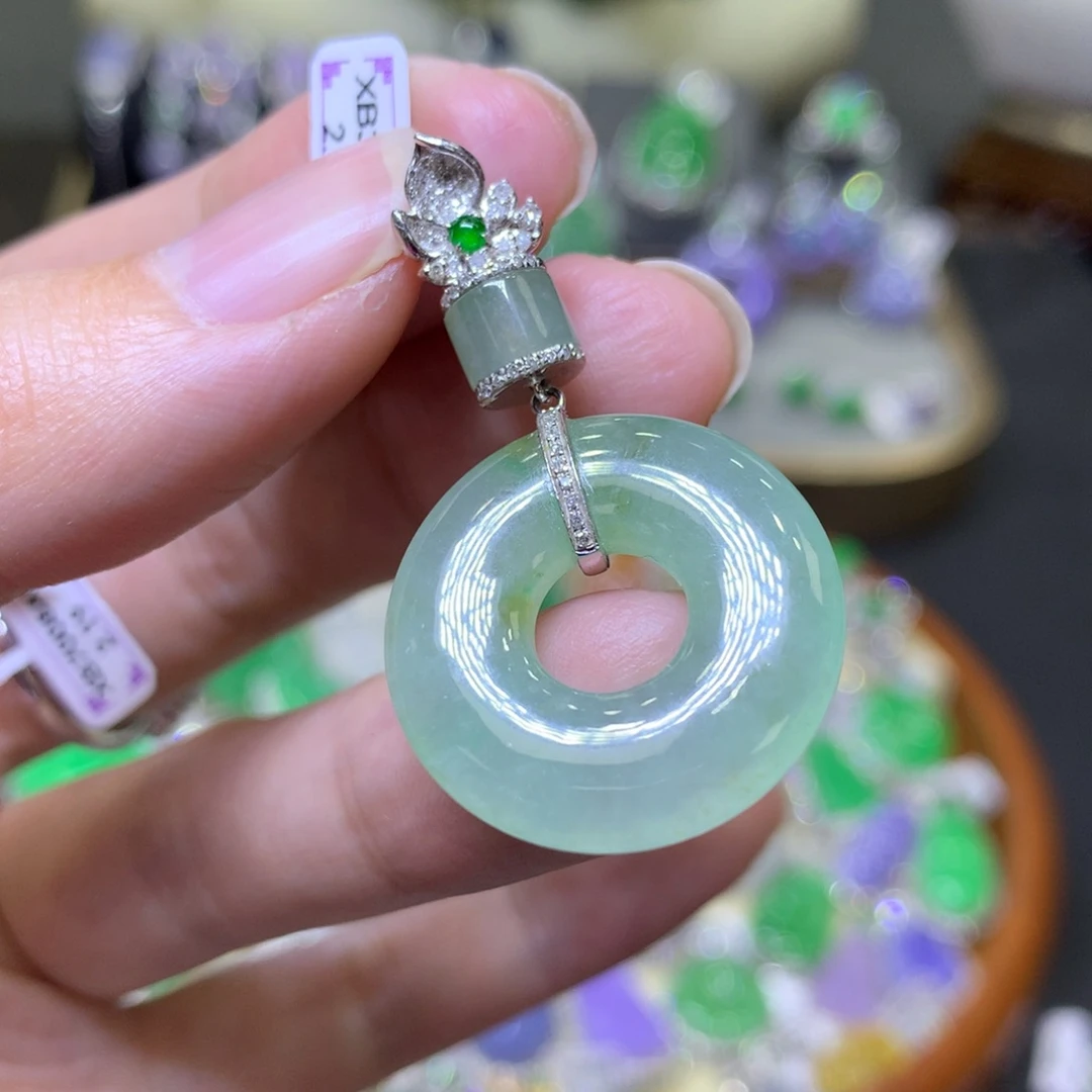 【闪购商品】翡翠颈饰18K金镶嵌翡翠吊坠项链