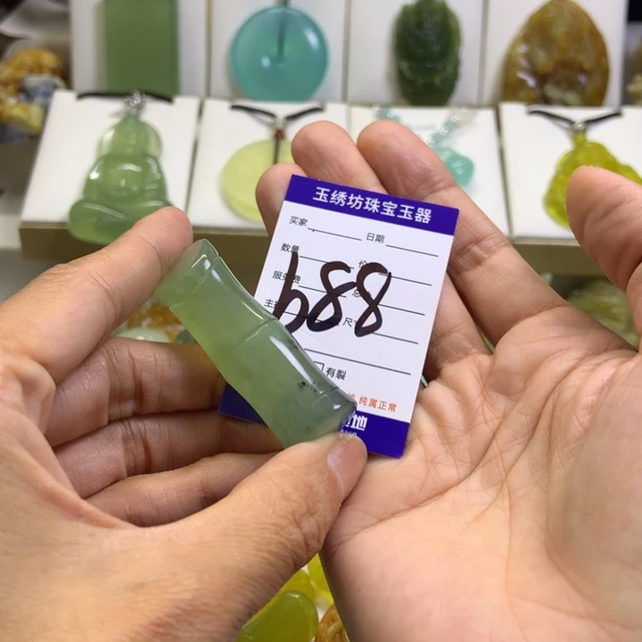 【闪购商品】未镶嵌蛇纹石玉颈饰草*