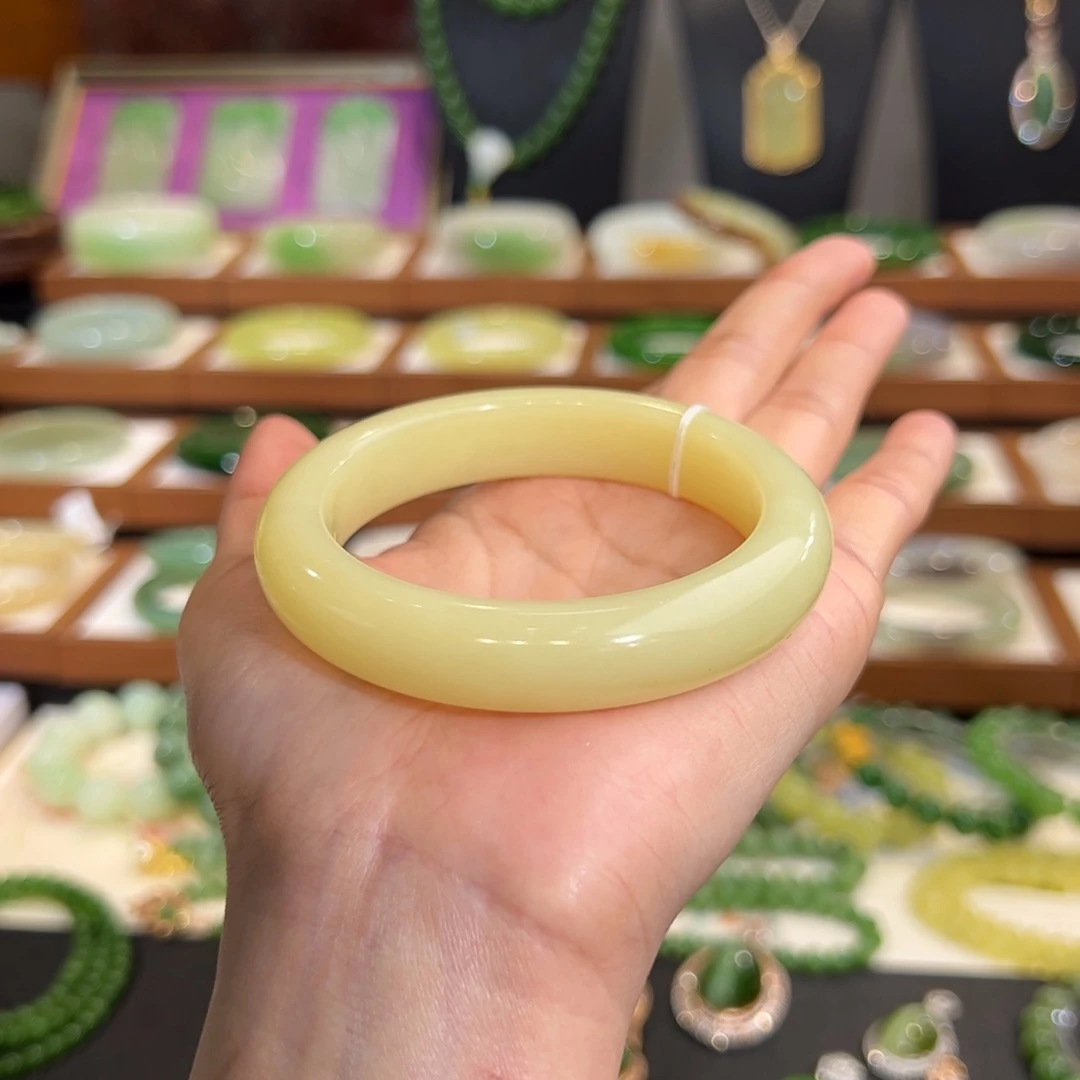 和田玉手镯未镶嵌56