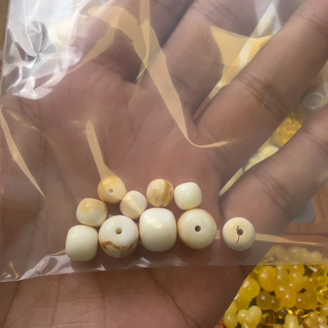 包***妮裸石琥珀未镶嵌老型