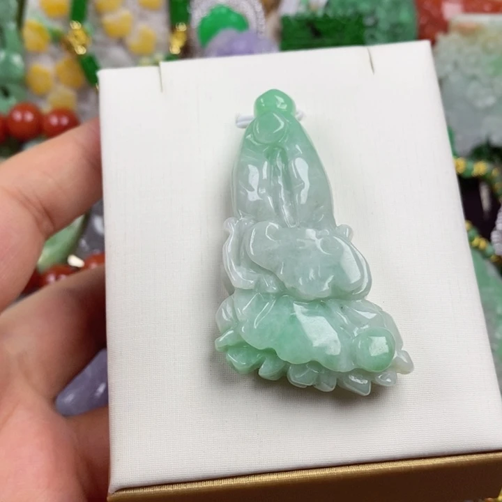 翡翠未镶嵌吊坠(赠链)