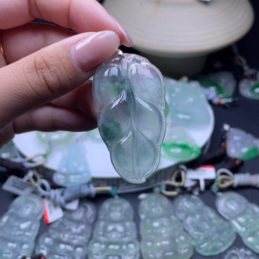 颈饰未镶嵌翡翠