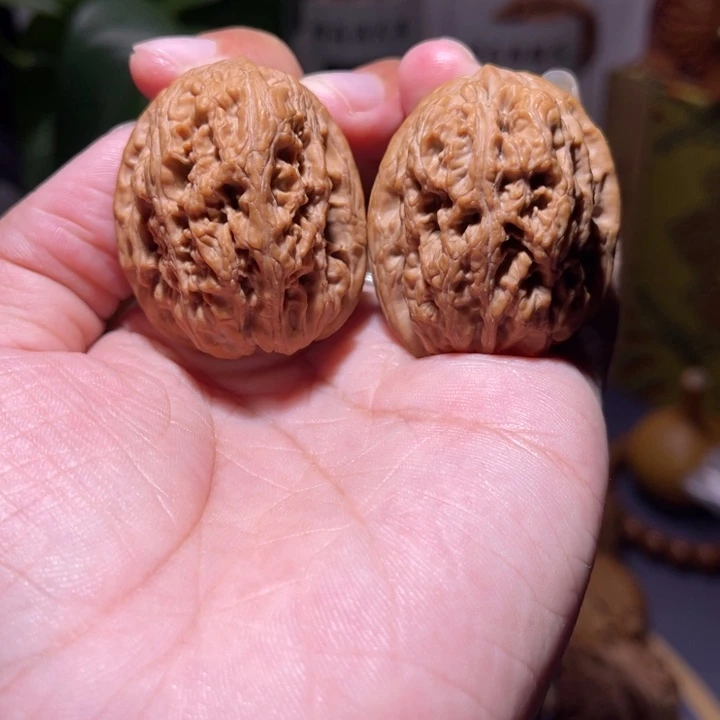 桃核吊坠                    35尺g