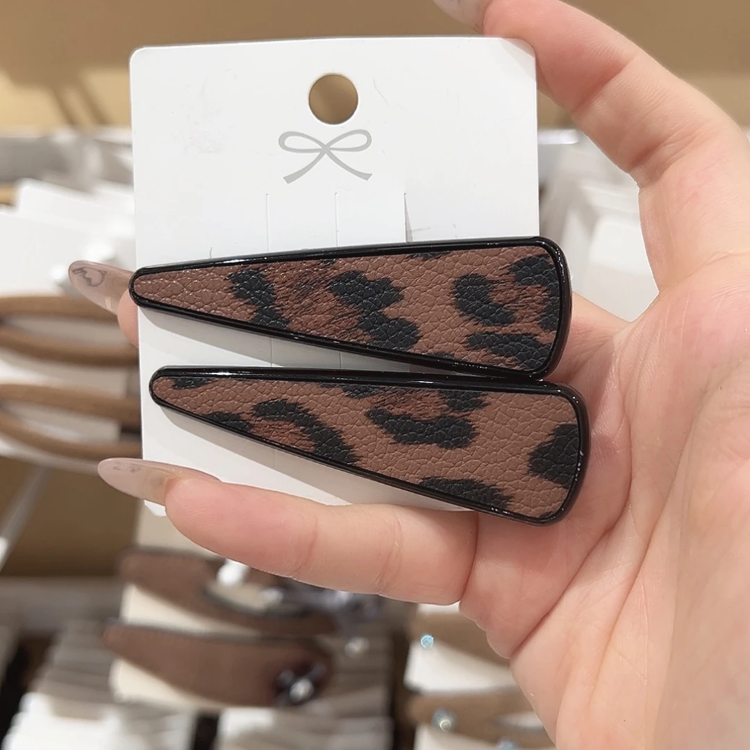 皮质铁合金豹纹三角鸭夹