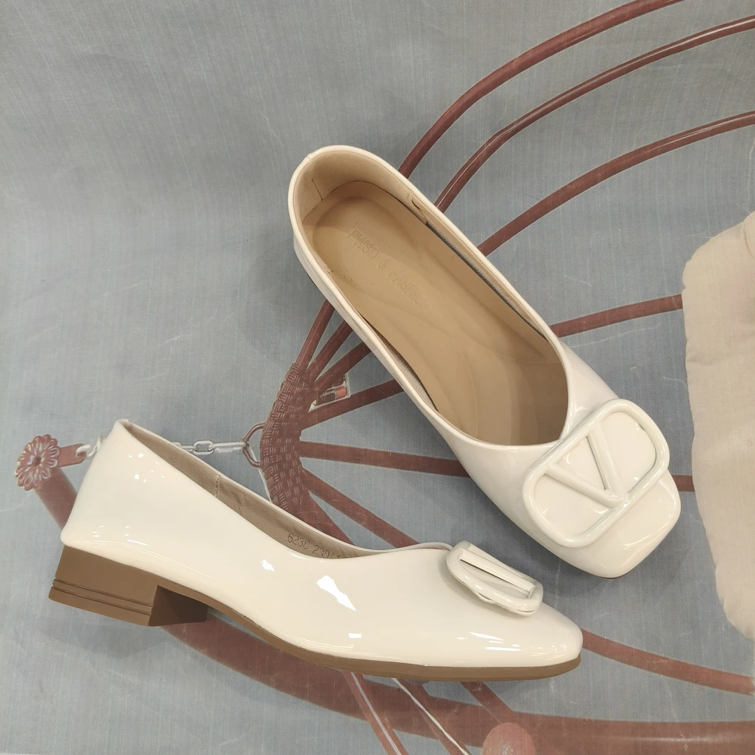 2025新款配裙子法式平底鞋浅口粗跟软底一脚蹬单鞋