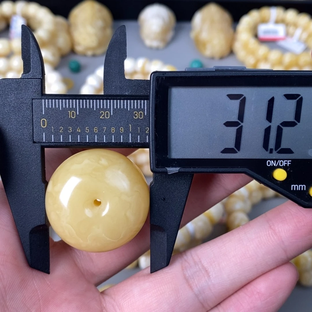 未镶嵌琥珀珠宝奇石