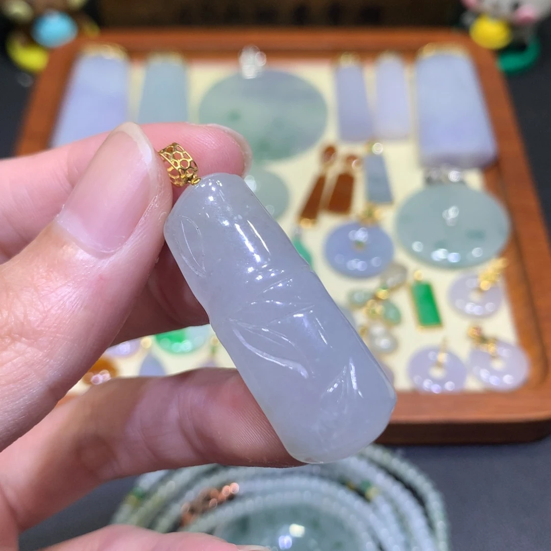 吊坠(不含链)18K金镶嵌翡翠