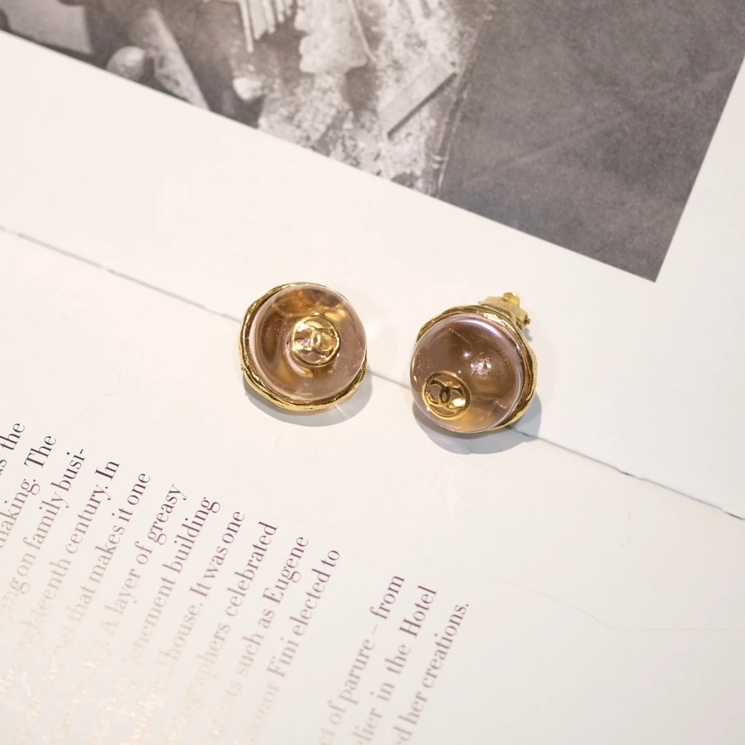 99新 Chanel/香奈儿 Chanel淡粉色马卡龙琉璃耳夹