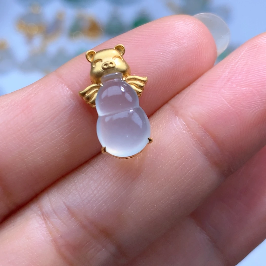 吊坠(不含链)18K金镶嵌翡翠飞天猪