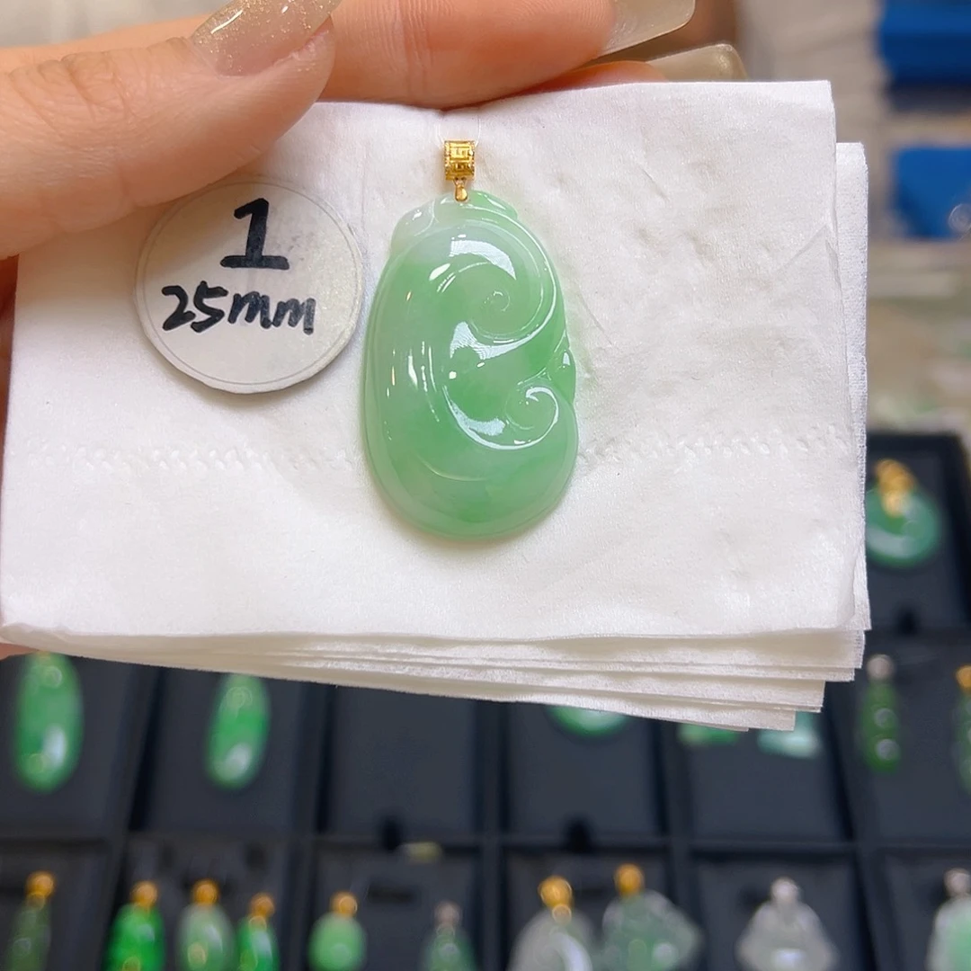 翡翠颈饰18K金镶嵌翡翠