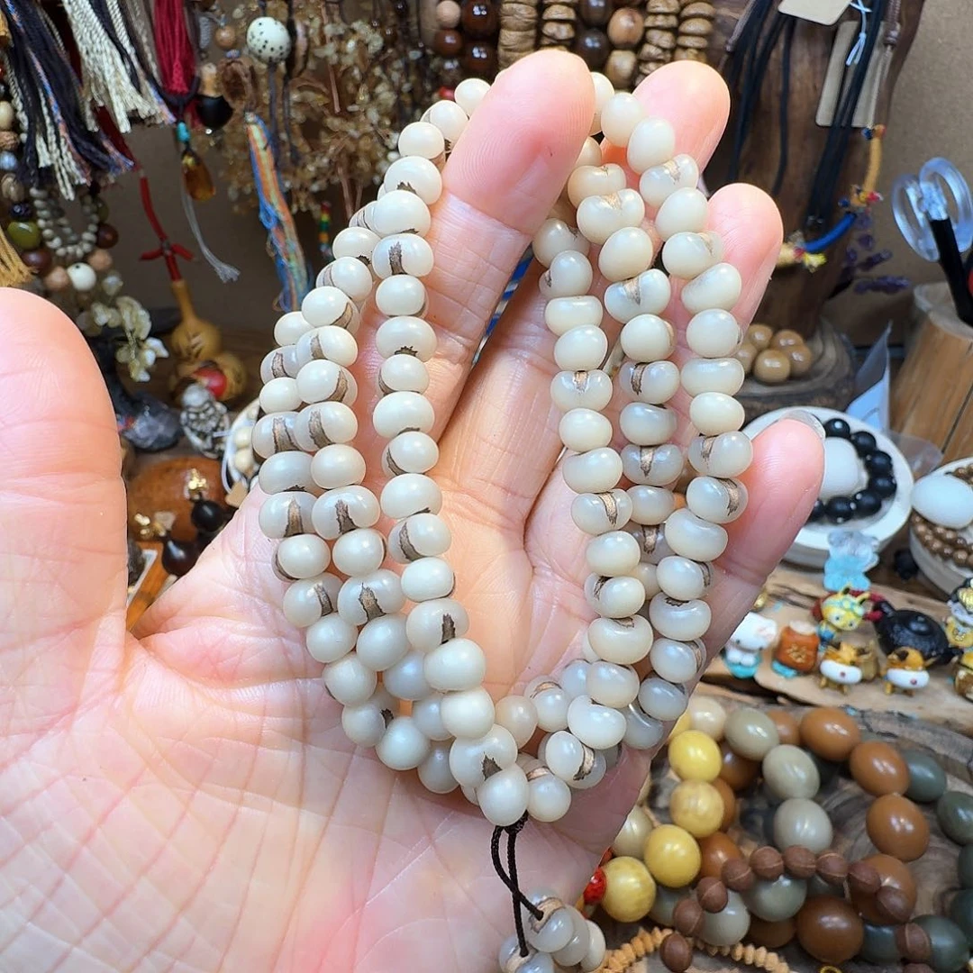 柏香籽/百香籽吊坠菩提树和树