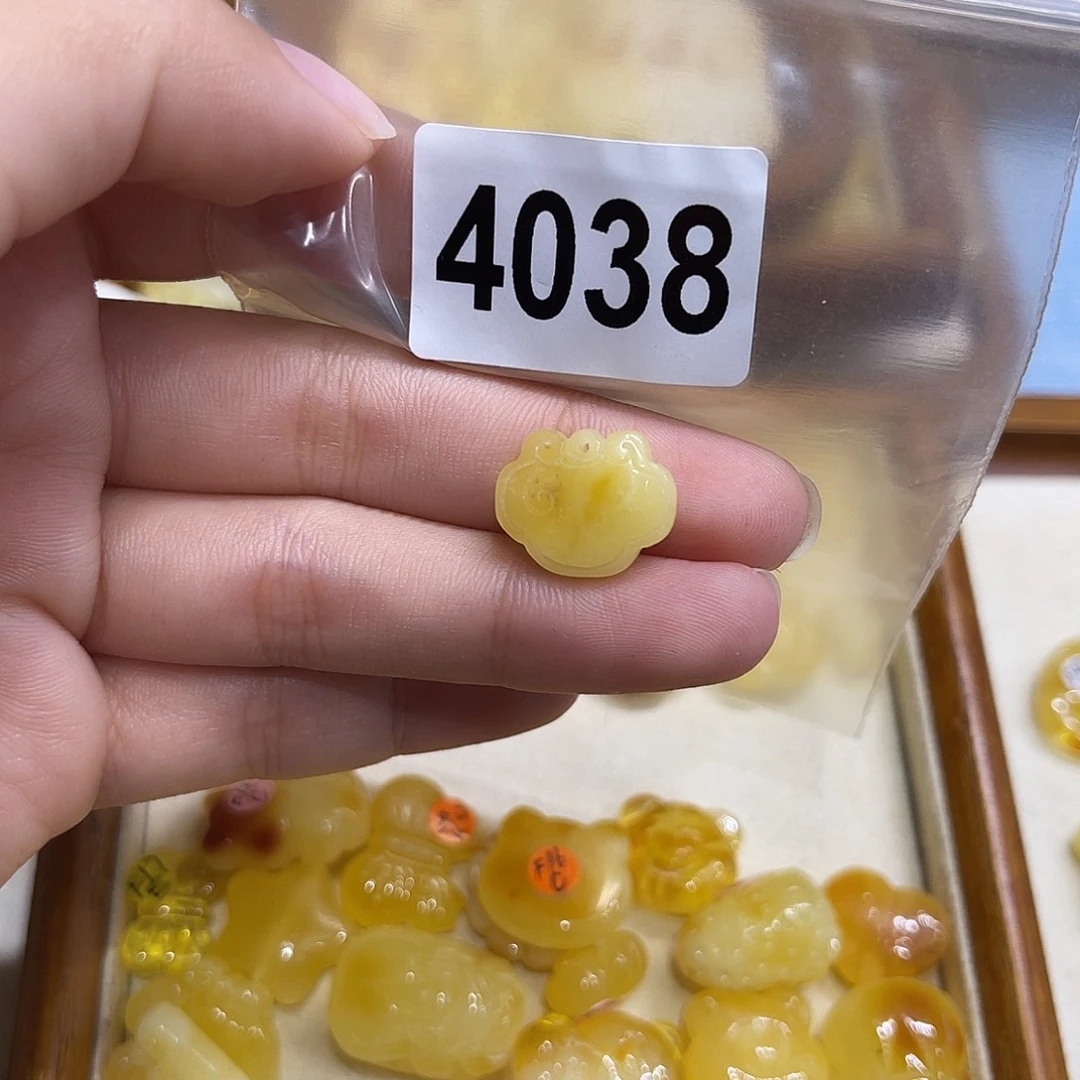 琥珀未镶嵌珠宝奇石