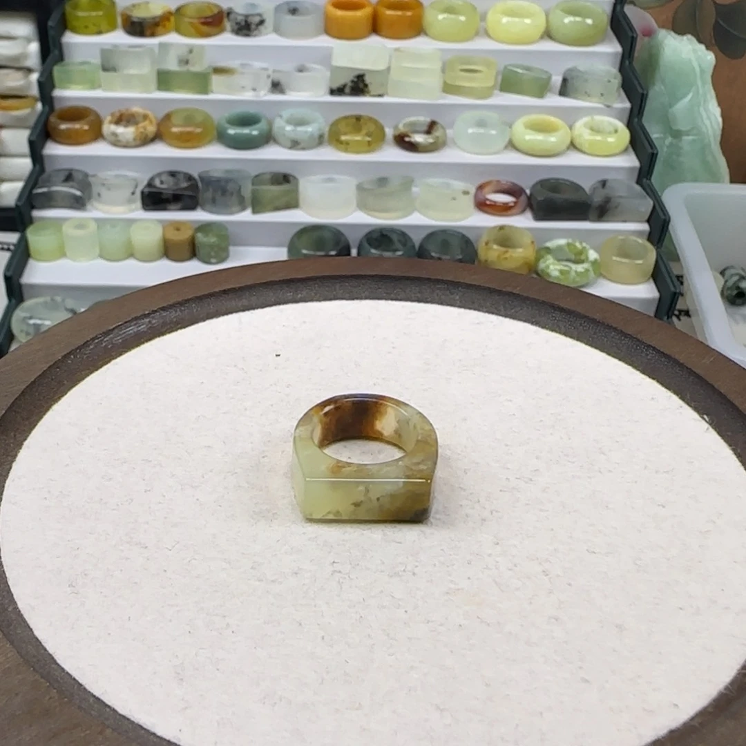 闪***。蛇纹石玉合金戒指内径16.6