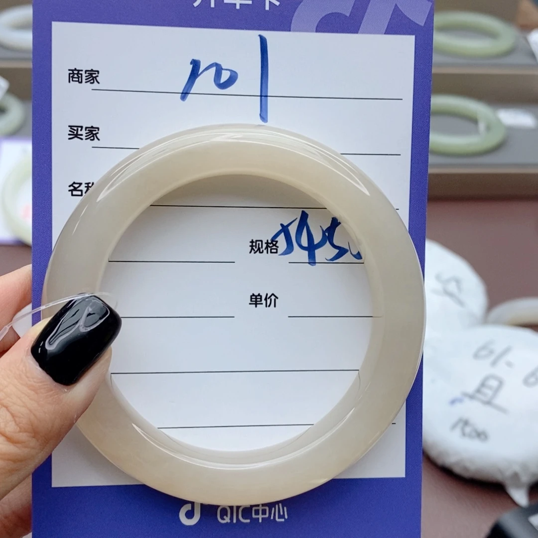 S***a和田玉手镯未镶嵌