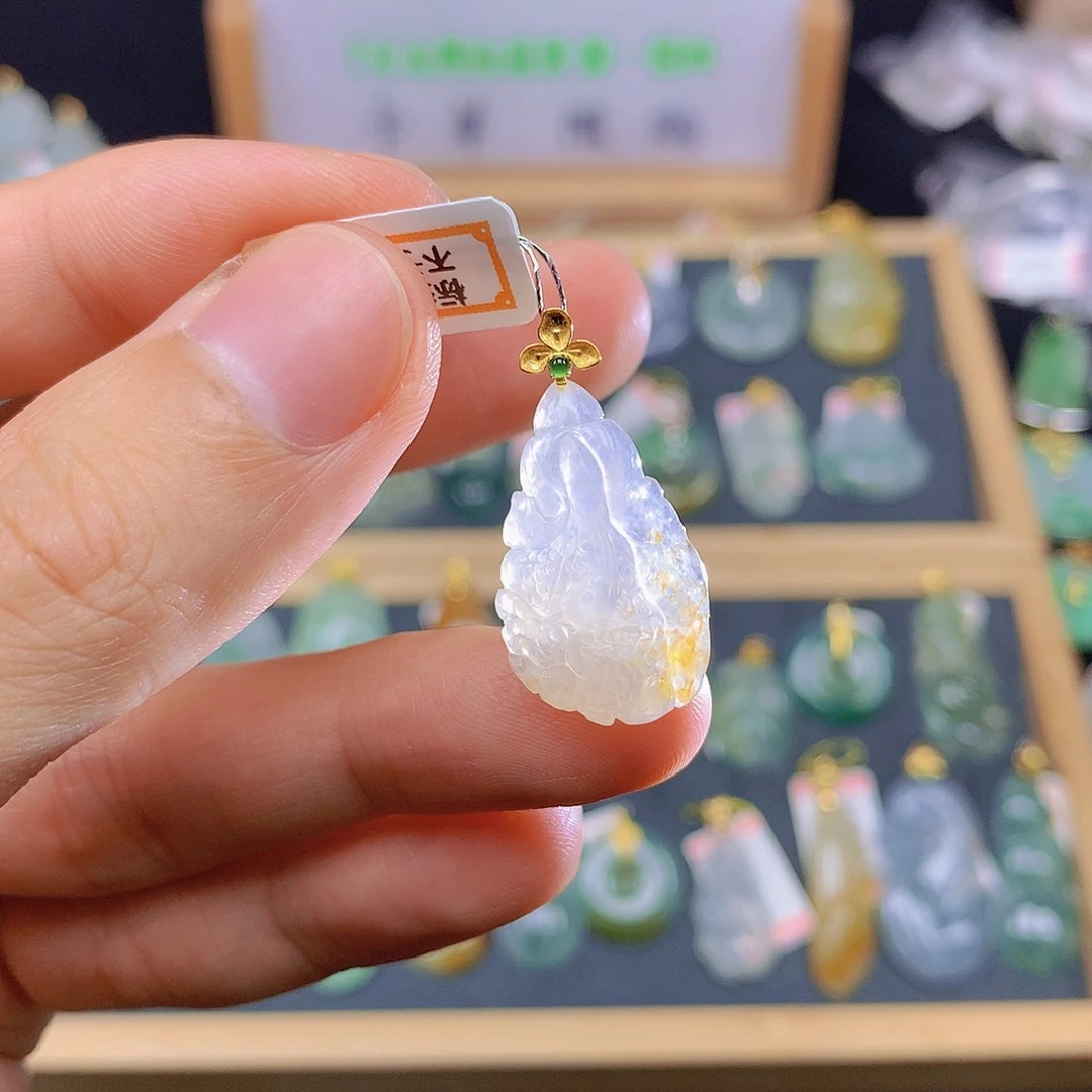 翡翠18K金镶嵌颈饰翡翠