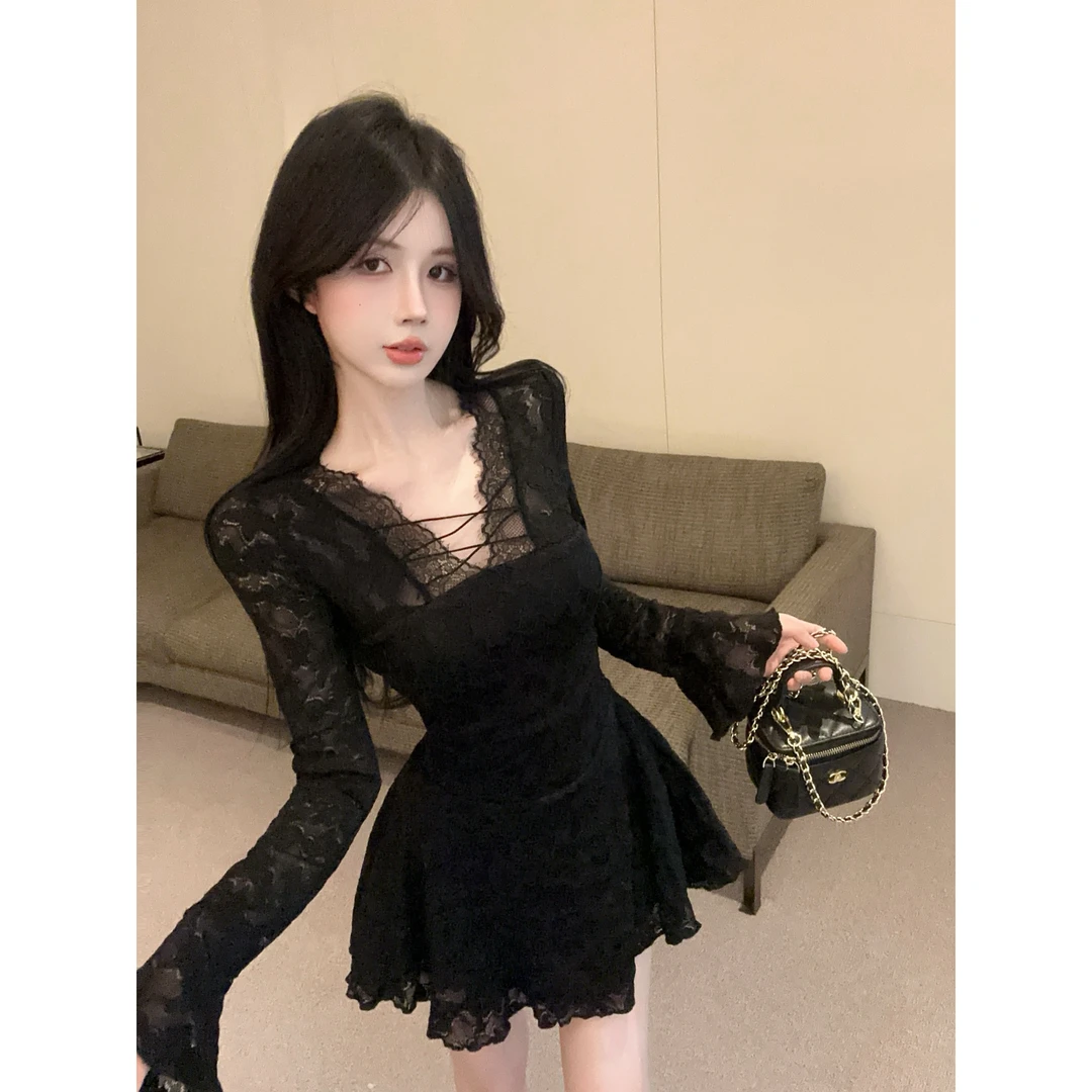 小众设计感辣妹黑色蕾丝v领长袖连衣裙女收腰显瘦纯欲风包臀裙子